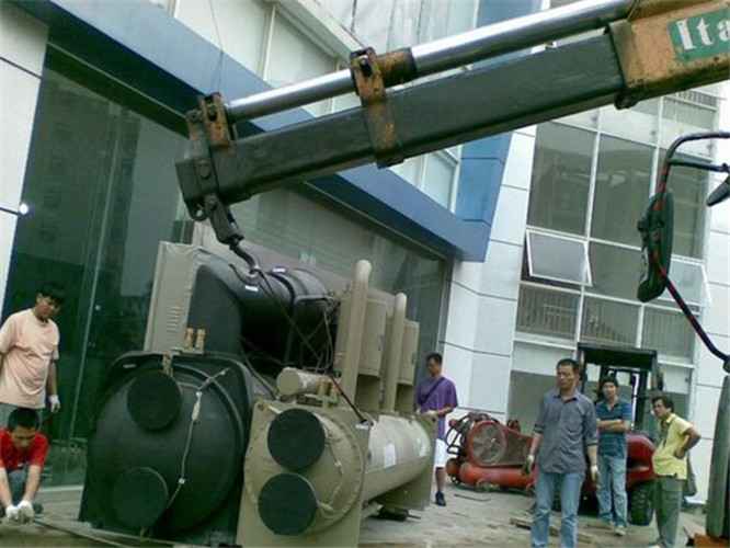 肃州区随车吊和汽车吊的核心区别是什么？哪种更省钱？