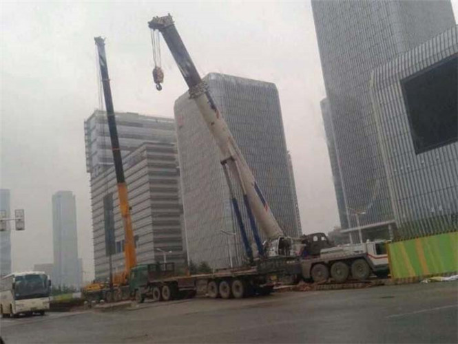 肃州区“自动找平”—— 吊车的 “平地神器” 技术