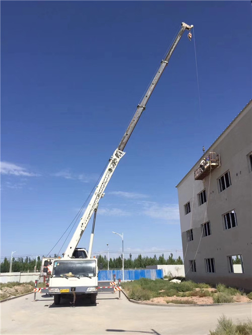 肃州区“轻装强干”—— 吊车的 “轻量化臂架” 技术
